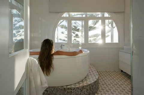 Seawall Apartments - Accommodation Main Beach 26