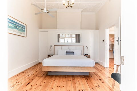 Seawall Apartments - Accommodation Main Beach 6