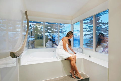 Seawall Apartments - Accommodation Main Beach 18