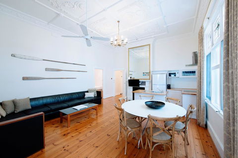Seawall Apartments - Accommodation Main Beach 12