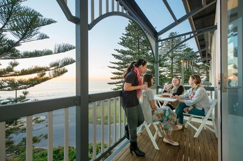Seawall Apartments - Accommodation Main Beach 16