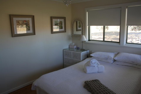 Rabbiters Hut - Accommodation Main Beach 4