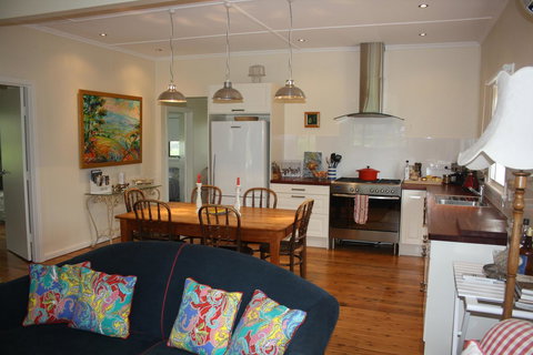 Rabbiters Hut - Accommodation Main Beach 3