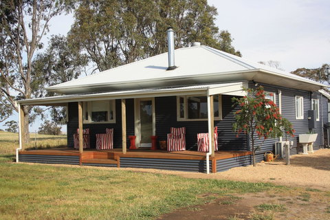 Rabbiters Hut - Accommodation Main Beach 0