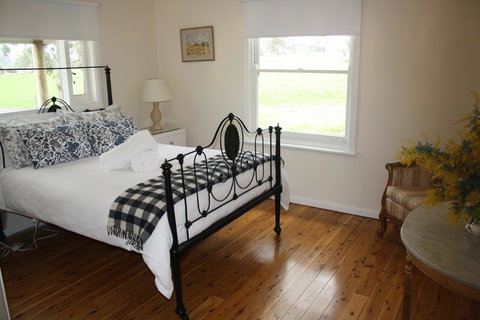 Rabbiters Hut - Accommodation Main Beach 31