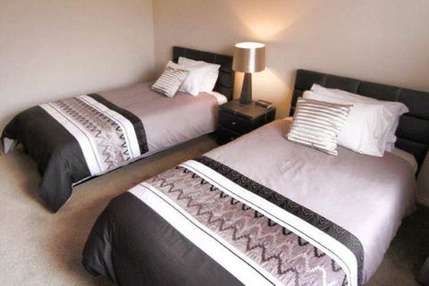Casavino Luxury Villa - Accommodation Main Beach 33