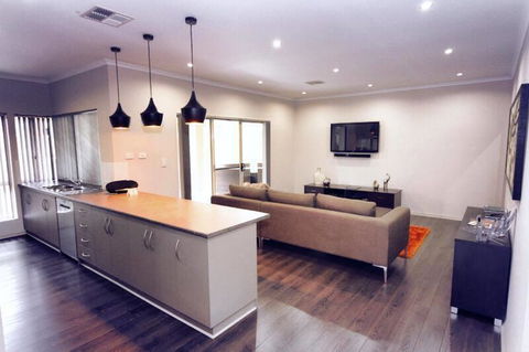 Casavino Luxury Villa - Accommodation Main Beach 35