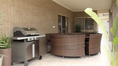 Casavino Luxury Villa - Accommodation Main Beach 12