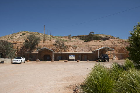 Ali\'s Underground Studio - Accommodation Main Beach 15