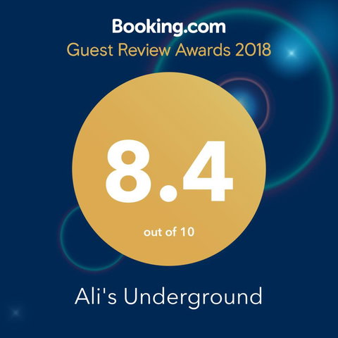 Ali\'s Underground Studio - Accommodation Main Beach 1