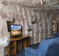 Ali's Underground - Accommodation Main Beach