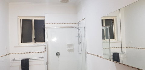 Unit In Marion - Accommodation Main Beach 9