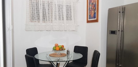 Unit In Marion - Accommodation Main Beach 3