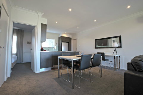 Adelaide DressCircle Apartments - Archer Street - Accommodation Main Beach 8