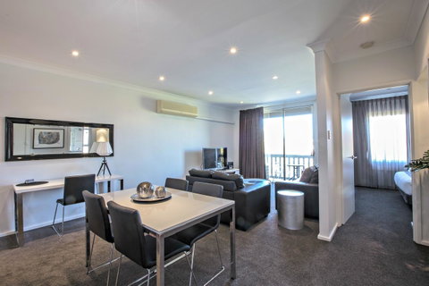 Adelaide DressCircle Apartments - Archer Street - Accommodation Main Beach 0