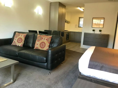 Adelaide DressCircle Apartments - Archer Street - Accommodation Main Beach 2