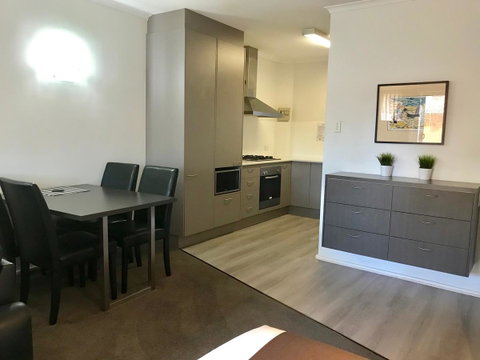 Adelaide DressCircle Apartments - Archer Street - Accommodation Main Beach 5