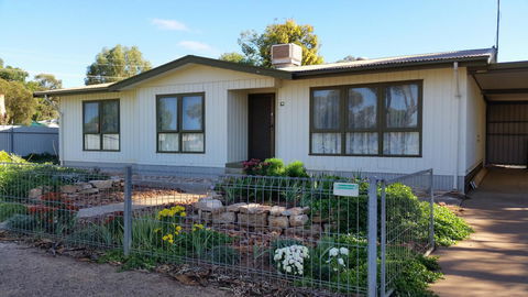 The Quorn-er House - Accommodation Main Beach 3