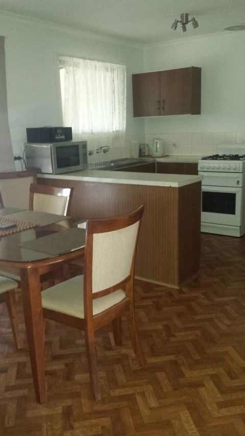 The Quorn-er House - Accommodation Main Beach 12