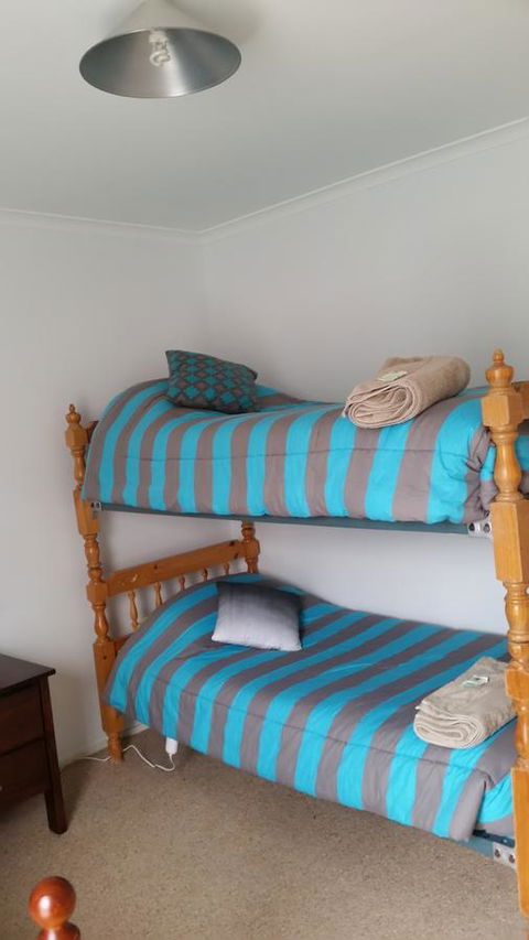 The Quorn-er House - Accommodation Main Beach 10