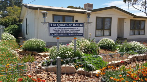 The Quorn-er House - Accommodation Main Beach 0