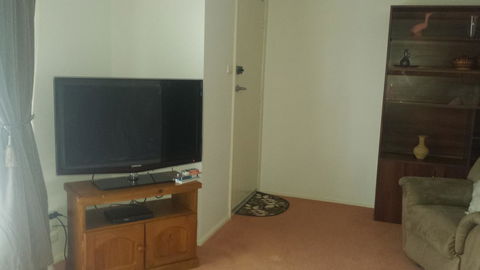 The Quorn-er House - Accommodation Main Beach 17
