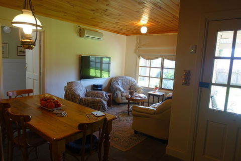 Amy\'s House Bed & Breakfast - Accommodation Main Beach 42