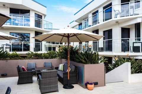 Bayview Beachfront Apartments, In Town Right On The Beach - Accommodation Main Beach 26