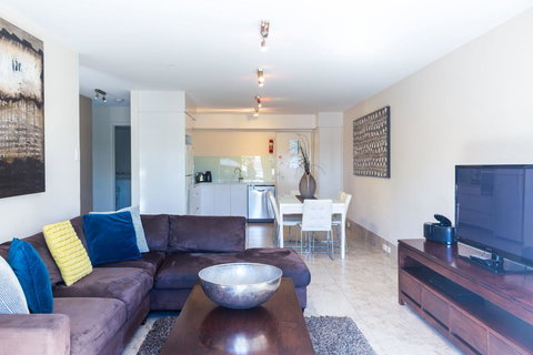 Bayview Beachfront Apartments, In Town Right On The Beach - Accommodation Main Beach 43
