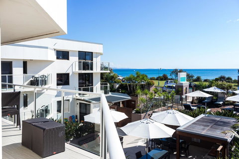Bayview Beachfront Apartments, In Town Right On The Beach - Accommodation Main Beach 15