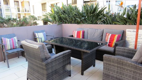 Bayview Beachfront Apartments, In Town Right On The Beach - Accommodation Main Beach 24