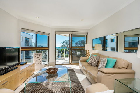 Bayview Beachfront Apartments, In Town Right On The Beach - Accommodation Main Beach 38
