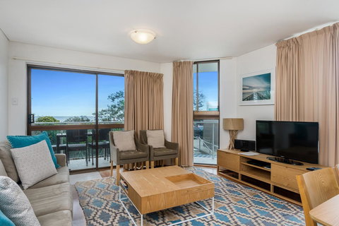 Bayview Beachfront Apartments, In Town Right On The Beach - Accommodation Main Beach 35