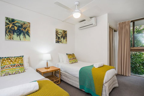 Bayview Beachfront Apartments, In Town Right On The Beach - Accommodation Main Beach 34