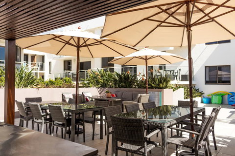 Bayview Beachfront Apartments, In Town Right On The Beach - Accommodation Main Beach 25