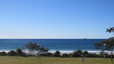 Bayview Beachfront Apartments, In Town Right On The Beach - Accommodation Main Beach 28