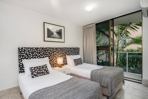 Bayview Beachfront Apartments, In Town Right On The Beach - Accommodation Main Beach 39