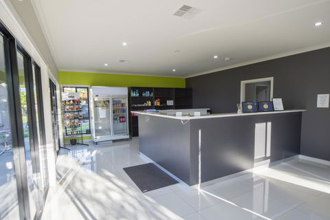Paringa Resort - Accommodation Main Beach 10