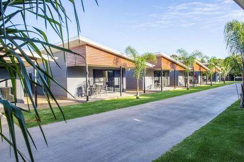 Paringa Resort - Accommodation Main Beach 2