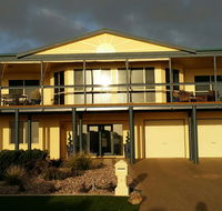 Beachside Escape on The Esplanade - Accommodation Main Beach