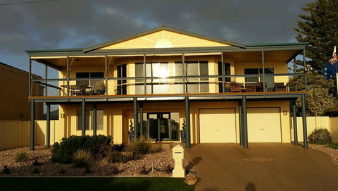 Beachside Escape On The Esplanade - Accommodation Main Beach 0