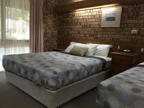 Ten Dollar Town Motel - Accommodation Main Beach 32