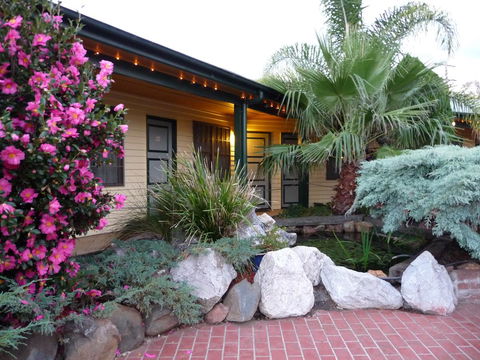 Ten Dollar Town Motel - Accommodation Main Beach 3