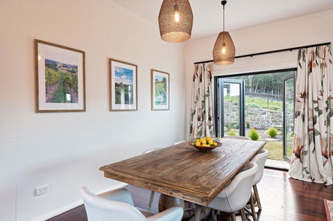 Esto House - Accommodation Main Beach 8