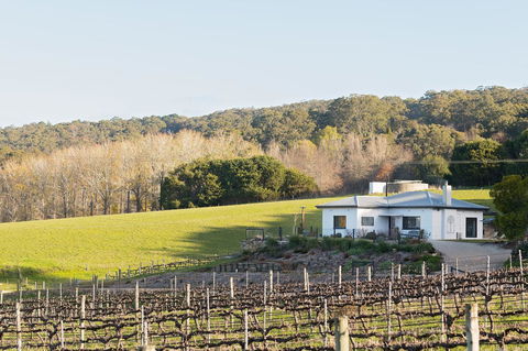 Esto House - Accommodation Main Beach 1