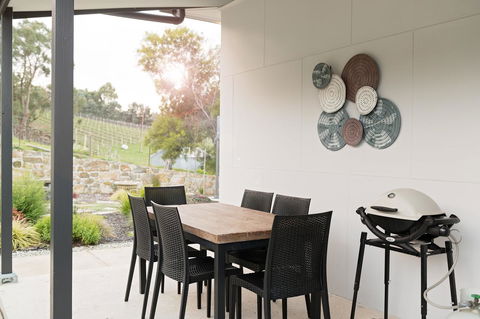 Esto House - Accommodation Main Beach 16