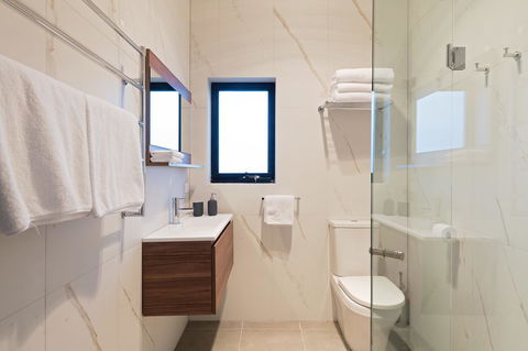 Esto House - Accommodation Main Beach 18