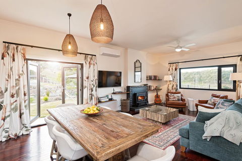 Esto House - Accommodation Main Beach 5