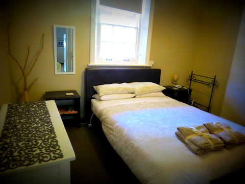 The Pig And Whistle - Accommodation Main Beach 10