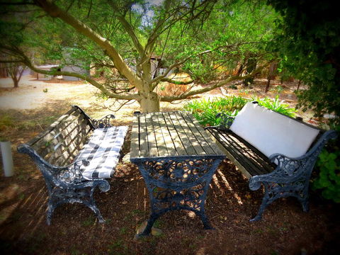 The Pig And Whistle - Accommodation Main Beach 6